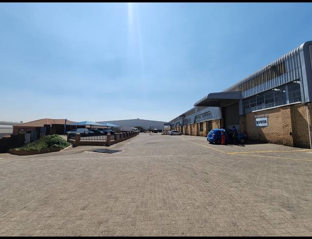 7,726M² WAREHOUSE TO LET IN MEADOWDALE